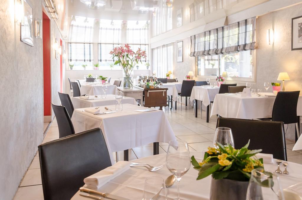 Logis Hotels - Le Pont Bernet - Hotel 2 Etoiles Et Restaurant Le Pian-Médoc Dış mekan fotoğraf
