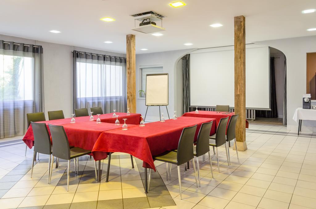 Logis Hotels - Le Pont Bernet - Hotel 2 Etoiles Et Restaurant Le Pian-Médoc Dış mekan fotoğraf